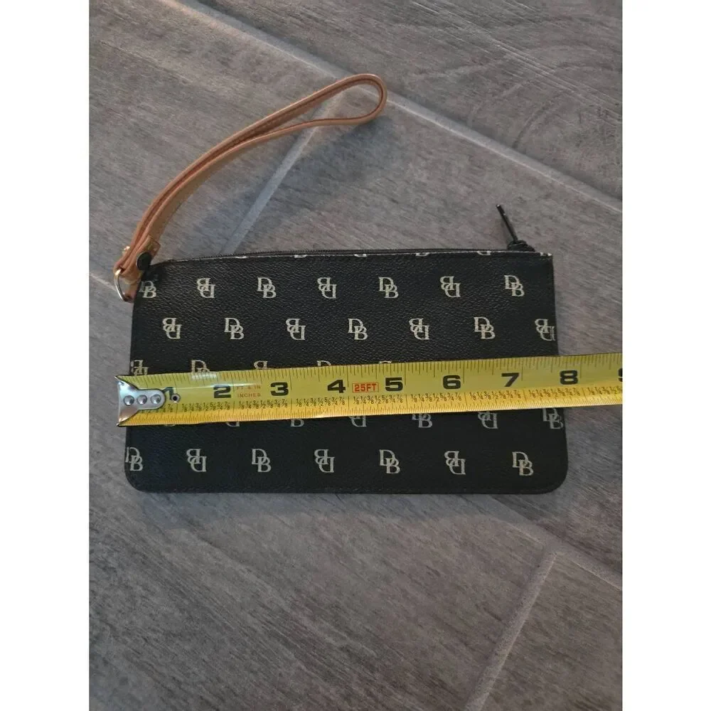Dooney & Bourke‎ Black and Tan Wristlet